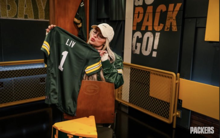 morgansfits's tweet photo. .@YaOnlyLivvOnce x @packers 💚💛 https://t.co/wjSc7xWqQB
