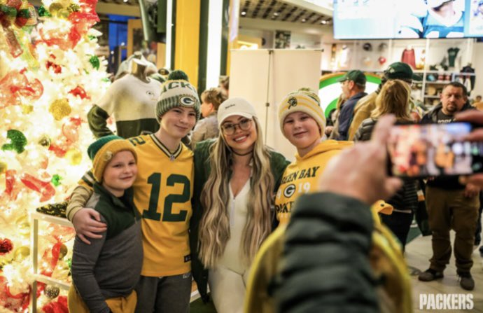 morgansfits's tweet photo. 💚💛🧀 https://t.co/ndDC1k6oEO