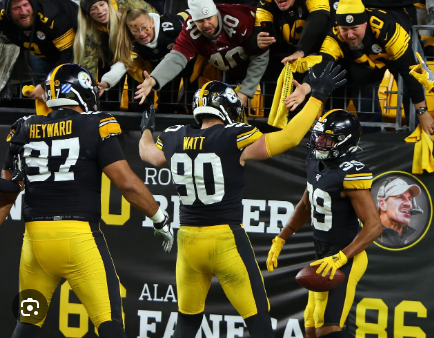 Steelersdepot's tweet photo. These three all back on the field together on Sunday for the first time since Week 1. Retweet if that has you fired up. #Steelers #NFL https://t.co/w44lb1zXeu
