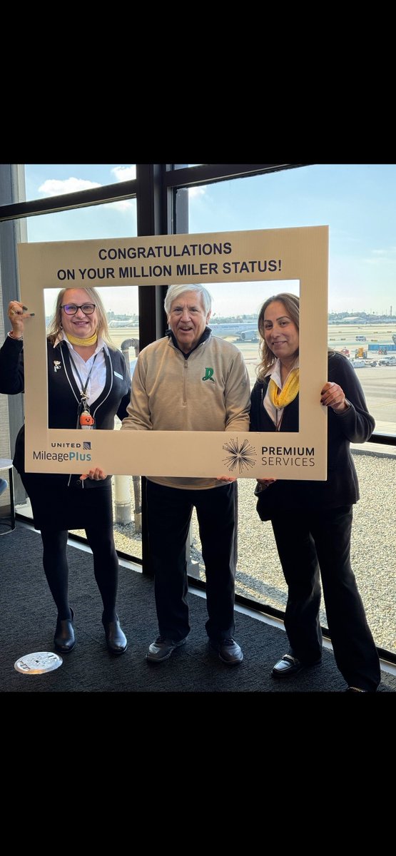 ✈️✈️✈️✈️ Mr. Rosenbaum/Greg 4 million “I love love United Airlines, they have been amazing and always go above and beyond for myself and my family!!!”@Tobyatunited @DJKinzelman @jacquikey @KevinMortimer29 @mileageplusmike @Glennhdaniels