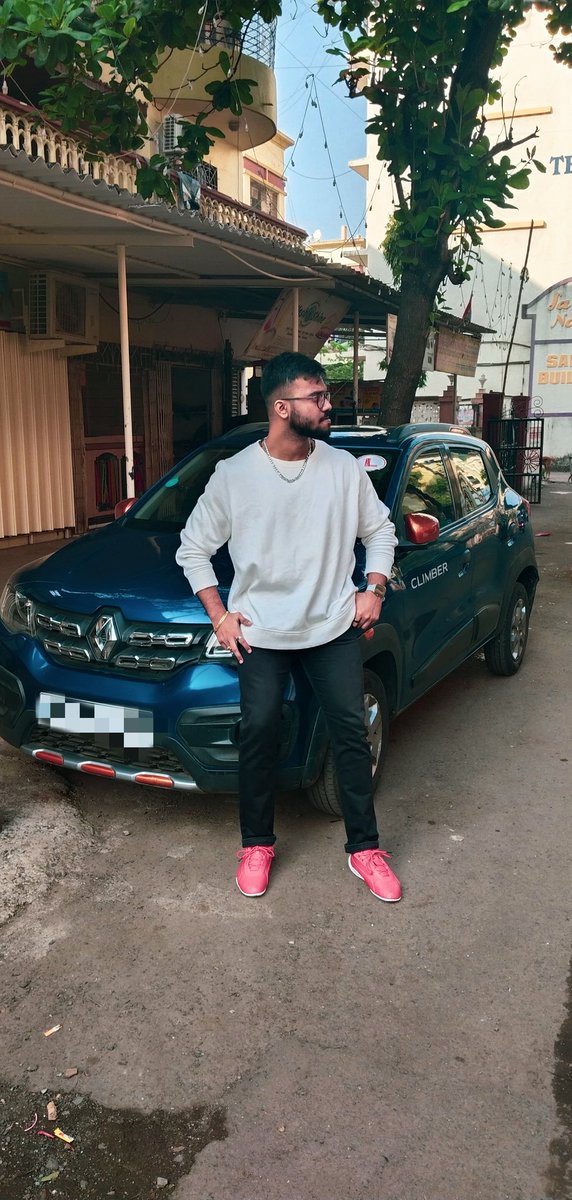 HanselDsouza332's tweet photo. Sunday means Outfits &amp; Sneakers Should be on Point 💥 https://t.co/fdCUpbY1kL