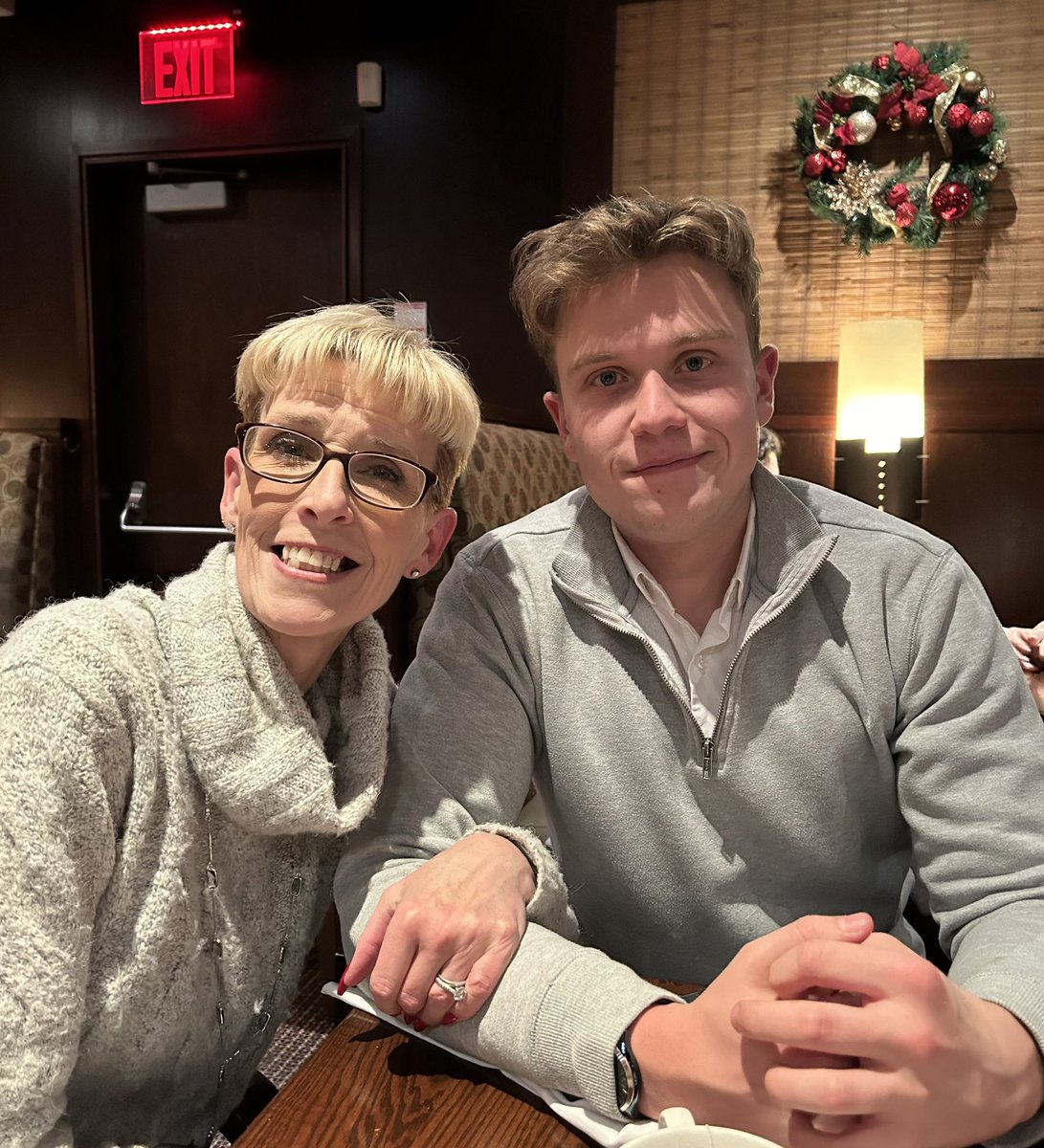 KathMct's tweet photo. A lovely evening with my favourite people in the world! ❤️ Coordinating the schedules of 7 busy people to get together is always a challenge! We managed it tonight at @TheKeg for a wonderful meal and lots of laughs! ❤️ Thank you to my beautiful family for making this happen! https://t.co/qH6nBnyCjF