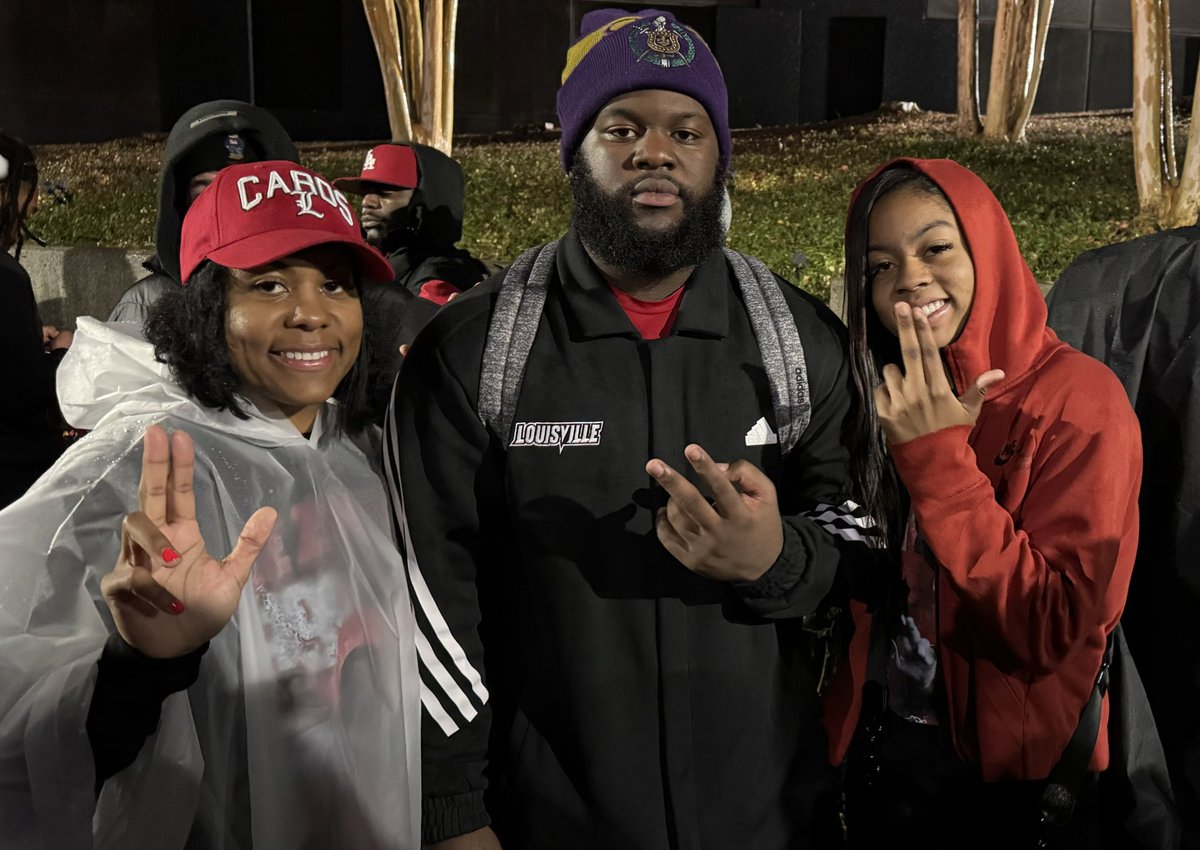 Niesha67644268's tweet photo. My favorite Defense played lights out for 4 straight quarters just wasn’t enough….wasn’t enough 😩🥺 still Go Cards ❤️🖤😞 #my99 https://t.co/3KcgpEmoin