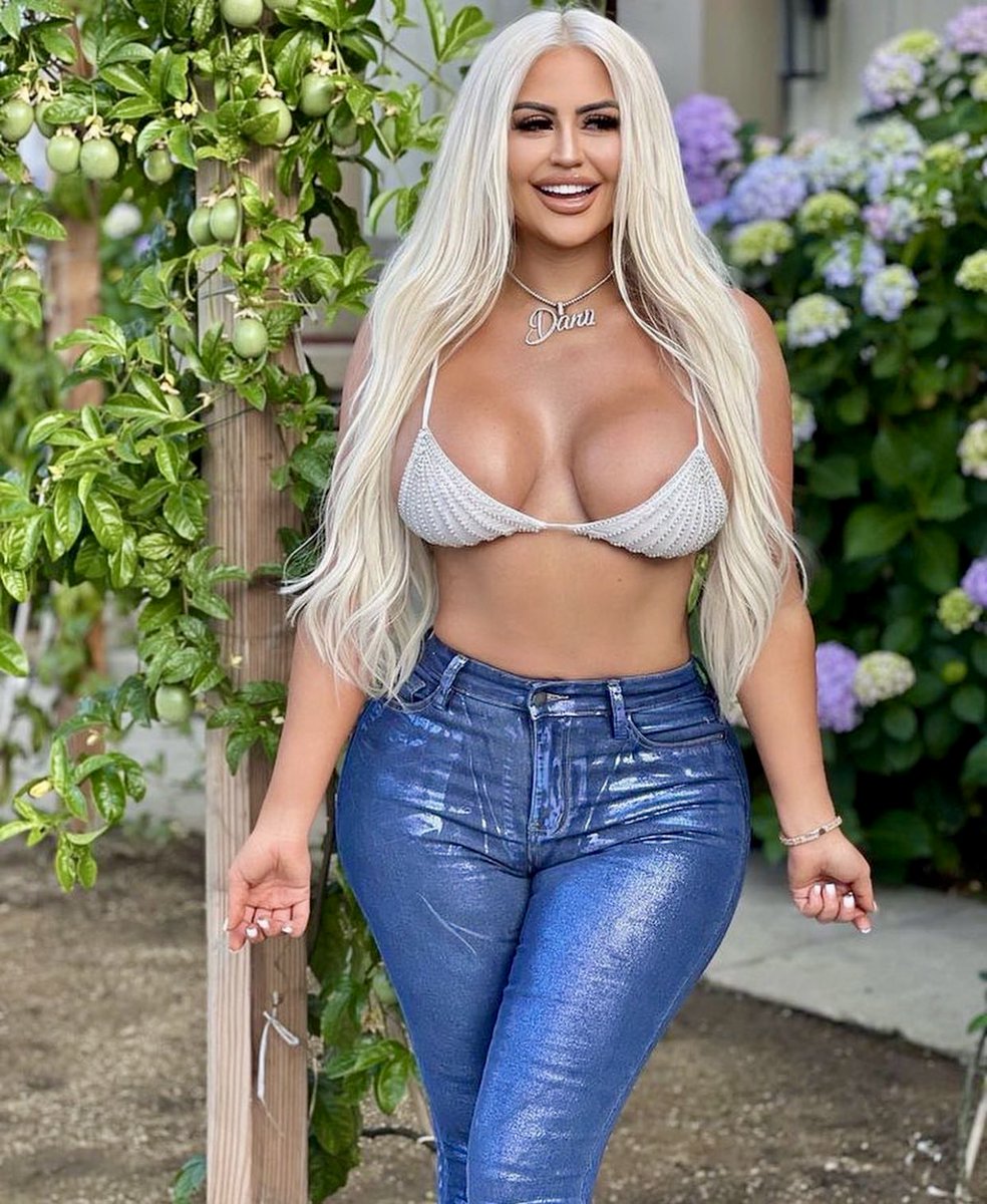 emarrb44's tweet photo. #daniibanks https://t.co/id4yaZGNpS