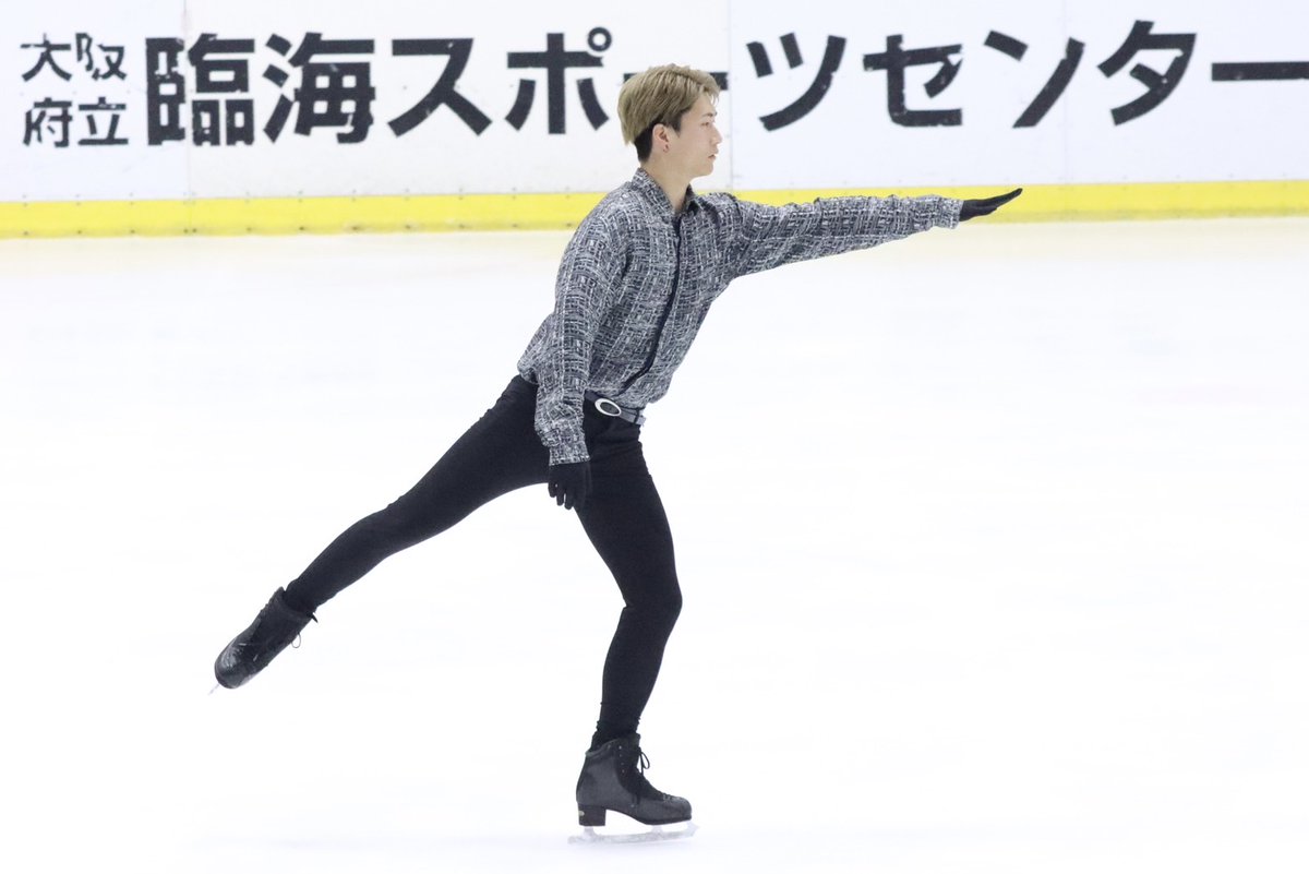 kanspo's tweet image. 【アイススケート】第72回関西学生氷上競技選手権大会２日目／於・大阪府立臨海スポーツセンター

［２級男子］
鈴木賢

『See You Again 』を選曲。繊細なメロディーに合わせた演技で会場を魅了した。