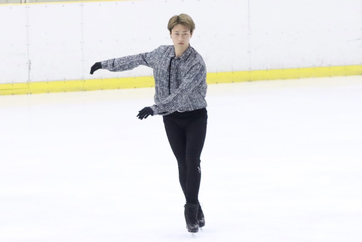 kanspo's tweet image. 【アイススケート】第72回関西学生氷上競技選手権大会２日目／於・大阪府立臨海スポーツセンター

［２級男子］
鈴木賢

『See You Again 』を選曲。繊細なメロディーに合わせた演技で会場を魅了した。