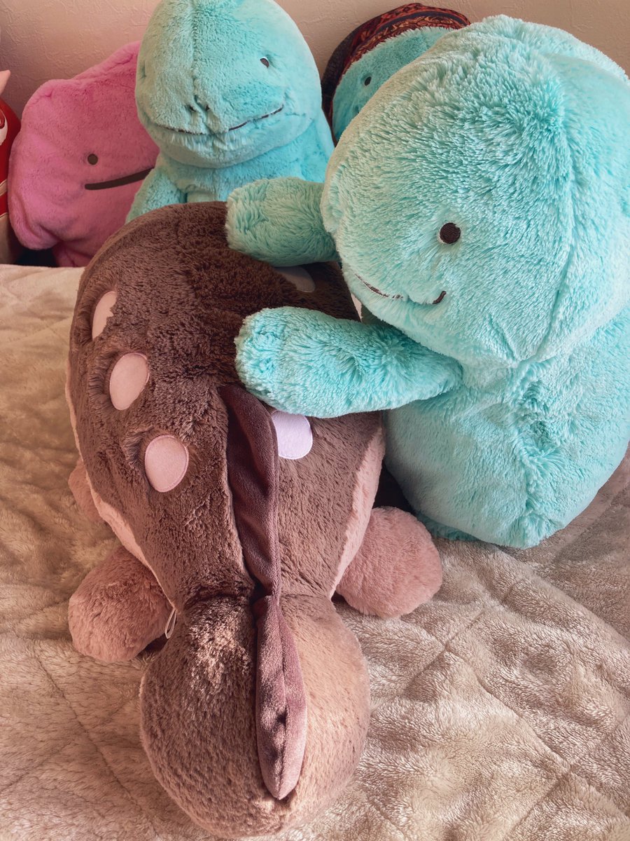 newJ3_box's tweet photo. 1枚目はドオーをこねてるヌオー、
2枚目はドオーを吸ってるヌオー、
3枚目はドオーをこねてるフリして吸ってるヌオー（バレてないつもりらしいです） https://t.co/OI2IRkqCxa