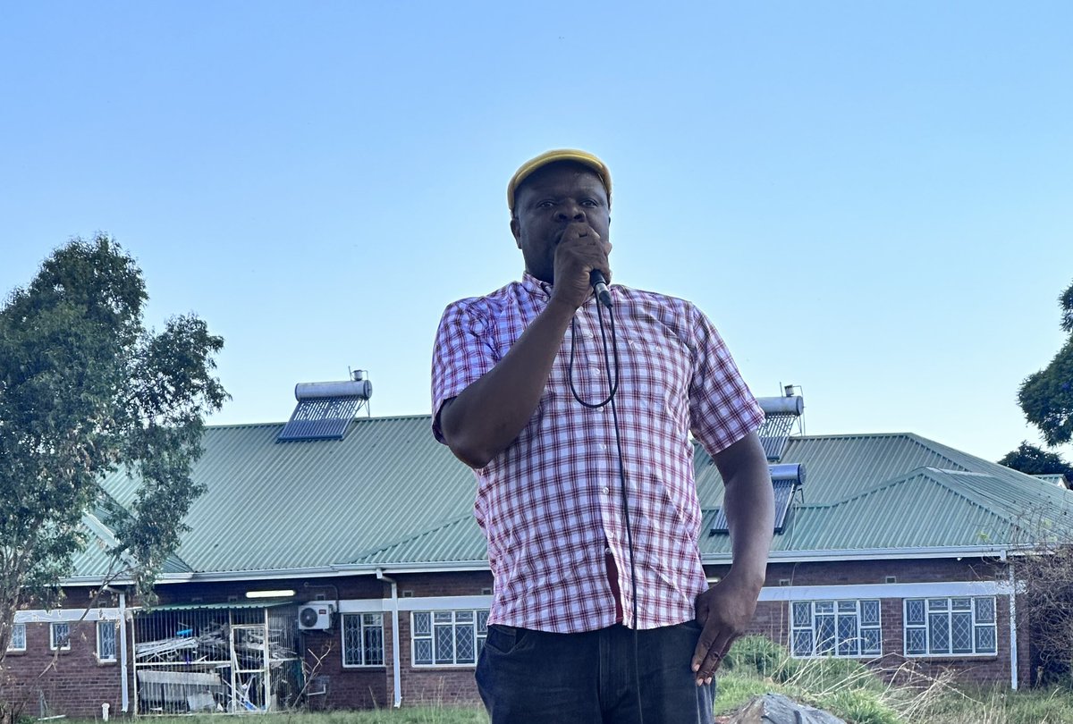Cde_Ostallos's tweet photo. In Mabvuku we converged to galvanize the base ahead of the 9th. Despite all machinations, citizens are clear and geared for change! https://t.co/PVIbrLPlcA
