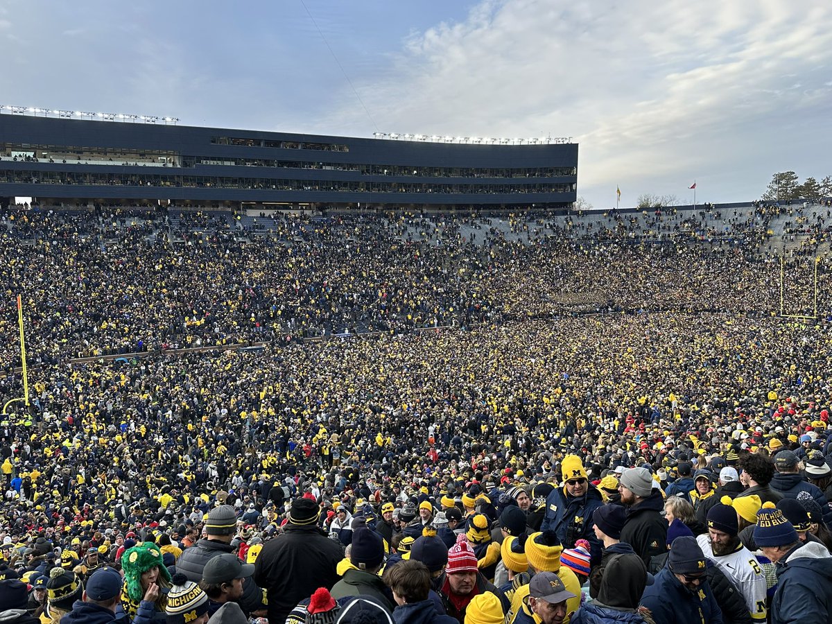 RyIntegrity's tweet photo. I’m still jacked over the win from last week. Go Blue!!! #Big10Championship #Michigan #BigHouse https://t.co/QdU1ODyLLs