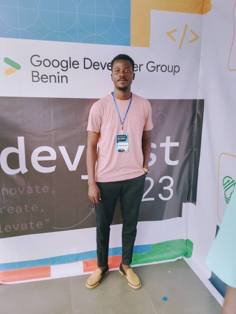 calli_ben's tweet photo. Learning new technologies and meeting amazing people at
#DevFest2023 #DevFestBenin23 #GDGBenin https://t.co/TMwpJkadmP