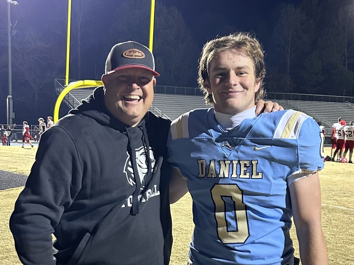 TigerHenson's tweet photo. So INCREDIBLY PROUD of @t_plumblee who closed out his high school career as a CHAMPION! He is a CONSUMMATE COMPETITOR who LEADS BY EXAMPLE! #EarnedEverything https://t.co/K6HcWStkwg