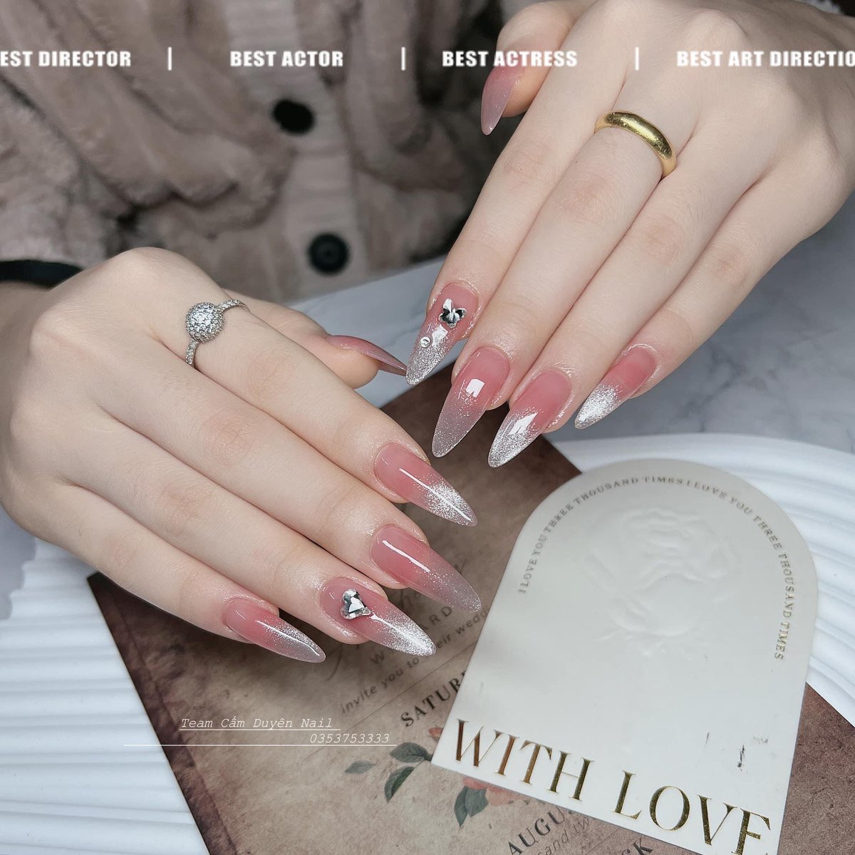 taotrang3004's tweet photo. Cuối tuần vui vẻ nhé mn ơi 🥰🥰 Ghé tường e xem nail đẹp nhé 🥰 https://t.co/4UzX92QKMx