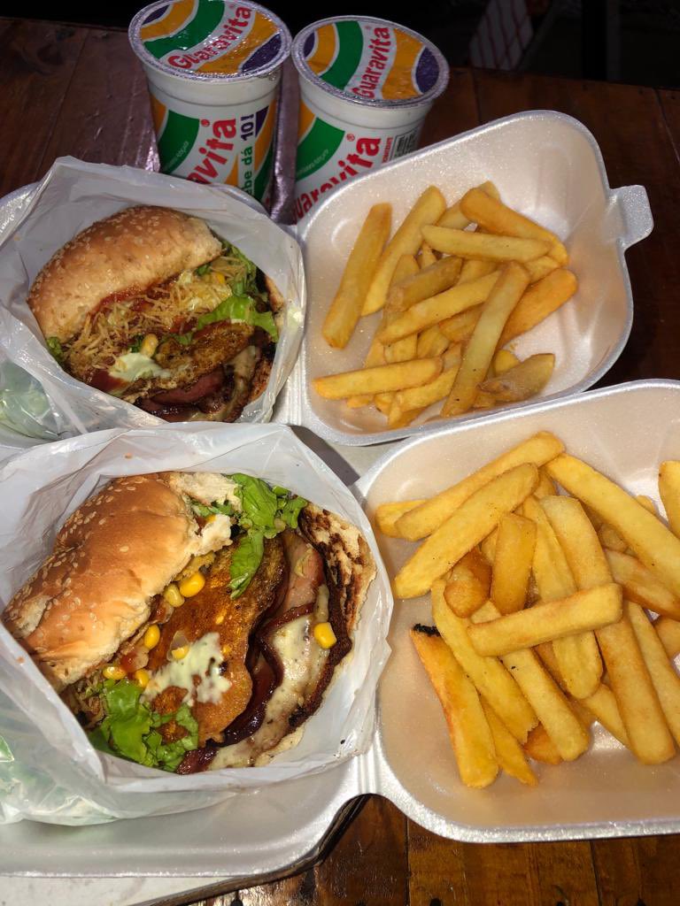 porrcatarina's tweet photo. Do jeito que o carioca gosta 🤤🔥🍔🍟🥤 https://t.co/2xGlRShNjl