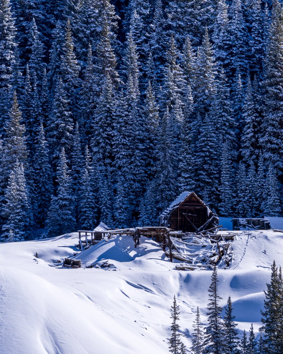 LiveAdventureEx's tweet image. Building near Yankee Girl Mine. Red Mountain Pass, Colorado #Colorado #mine #ghosttown