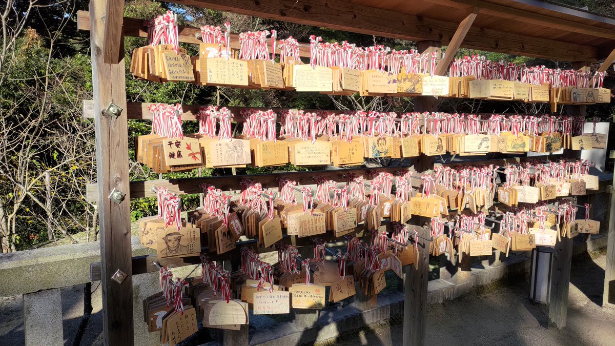 紅葉シーズンってことで昨日、竈門神社に行ってました🍁 神社自体はノータッチなのに紅葉以上に名物化してしまってるものがありますね…