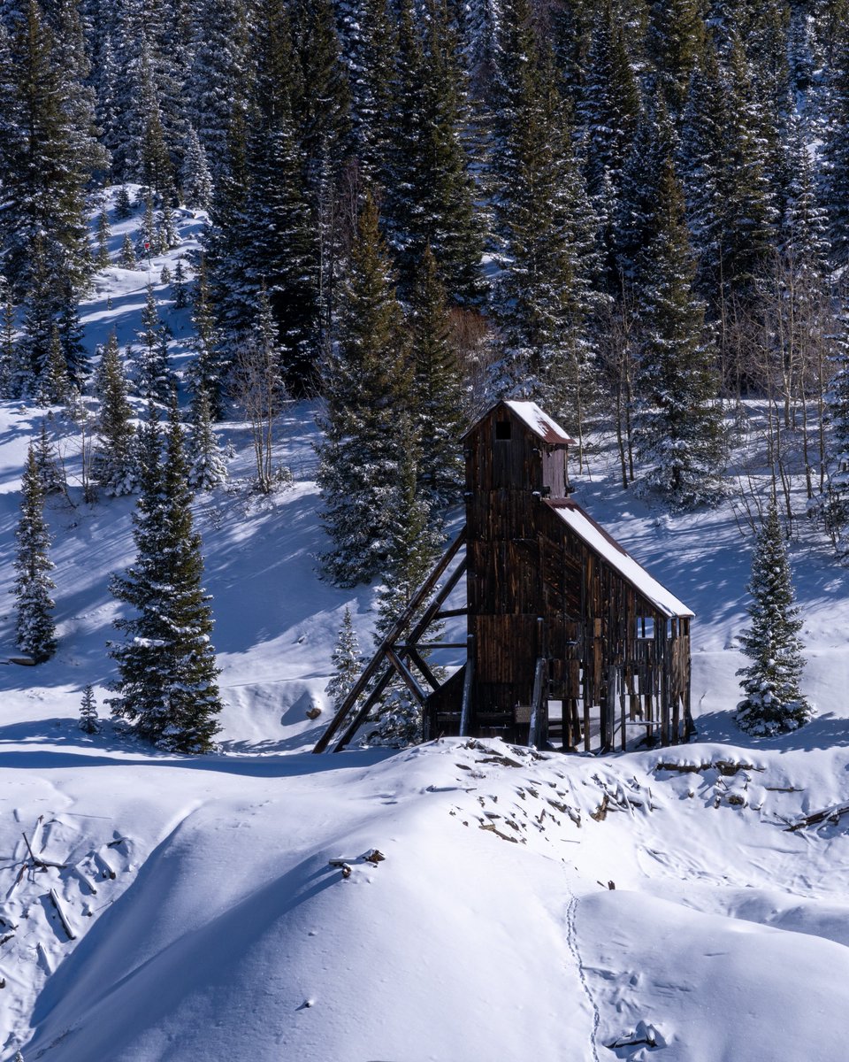 LiveAdventureEx's tweet image. Yankee Girl Mine in late November- Red Mountain Pass, Colorado #Colorado #mine  #ghosttown