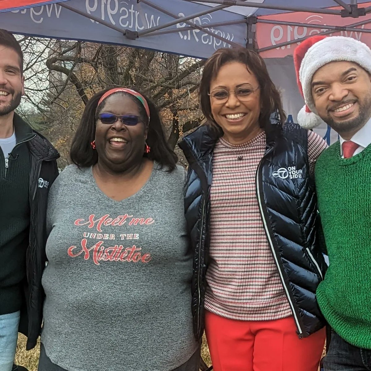 MichelleBMedia's tweet photo. It was so great to meet some of the WJLA-TV team at #ToysForTots event at the Iwo Jima Memorial. Thank you for indulging me and petting my pups! https://t.co/YMk9NTAlUE