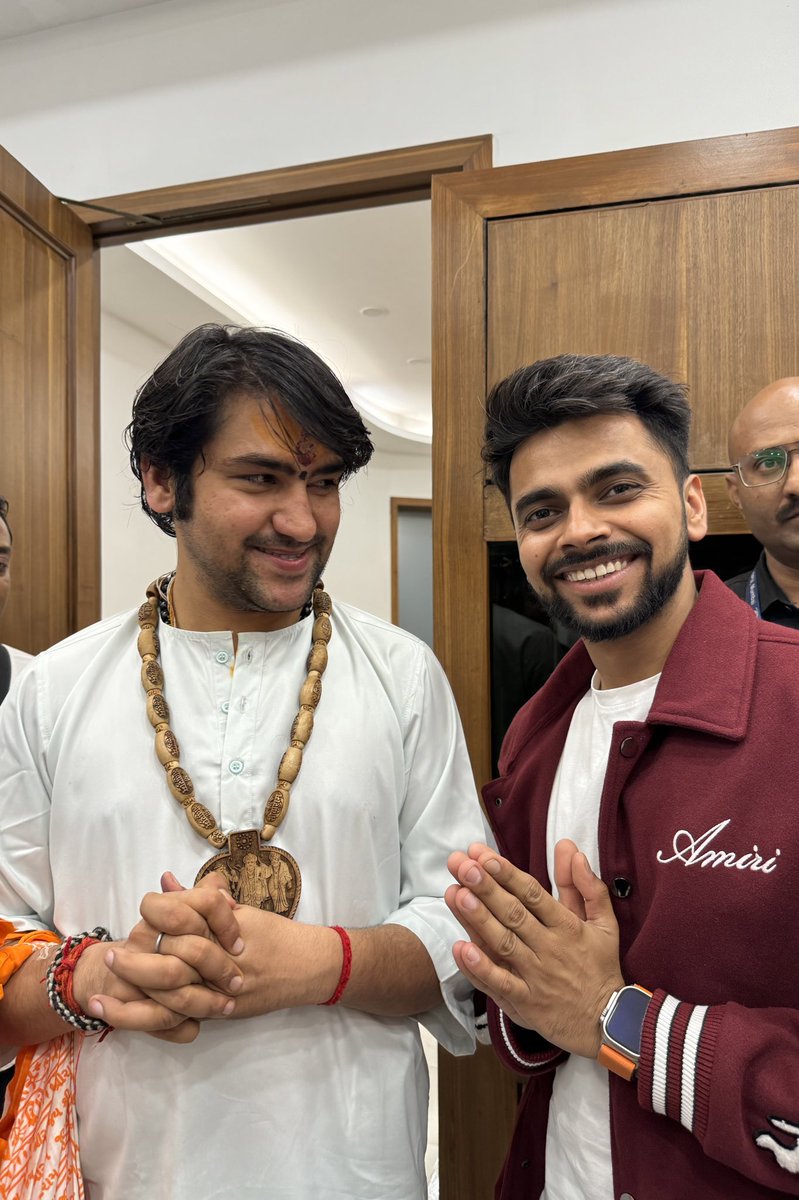 loveutuber's tweet photo. Jai Ho Baba Bageshwar Dham Ki 🙏🏼 https://t.co/podPsxXADQ