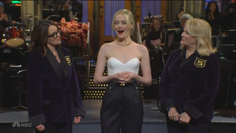 butterwordblog's tweet photo. Emma Stone es bienvenida al Five-Timers Club de 'SNL' por Tina Fey y Candice Bergen en Monologue https://t.co/ky2Y9i0oBL | #ButterWord #Spanish_News #ciberespacio #computación #electrónica #Emma_Stone #Impresión3D #NoticiasTecnológicas #RealidadVirtual #Sábado_noche_en_directo... https://t.co/oUfntiE8oQ