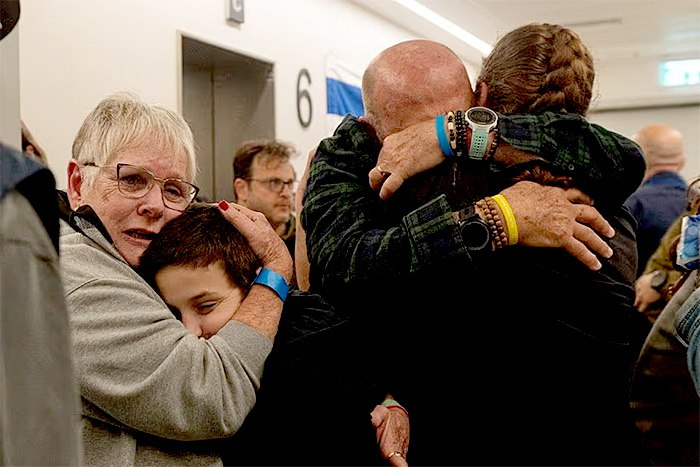 BACK HOME: These are the stories of the 8 latest hostages released

Shani gave up her food so that a younger captive could survive; Nili provided medical care to those around her as a healthcare professional. These are their stories

READ: newsil.page.link/KCT1zopYoiz3fD…