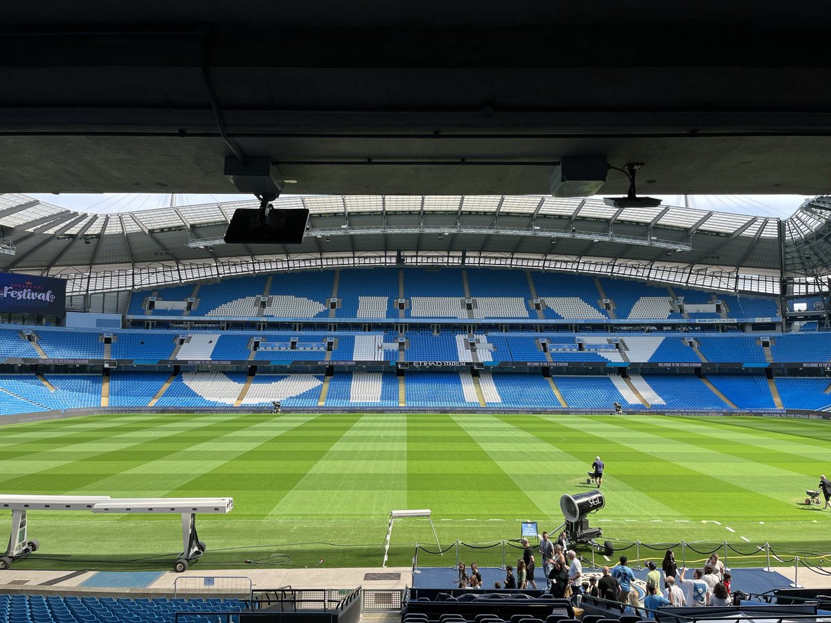 PostGalahad's tweet photo. Oasisでイギリス文化に興味を持って、Manchester Cityを応援するようになり、大学生になってから貯めたバイト代で去年の夏と冬の2回Manchesterに行きました！英語も会話程度なら出来るようになったし
Oasisが人生変えてくれた。I❤️MCR
#BestofMCR
#GMJapan23 https://t.co/4Je7jqtzJY