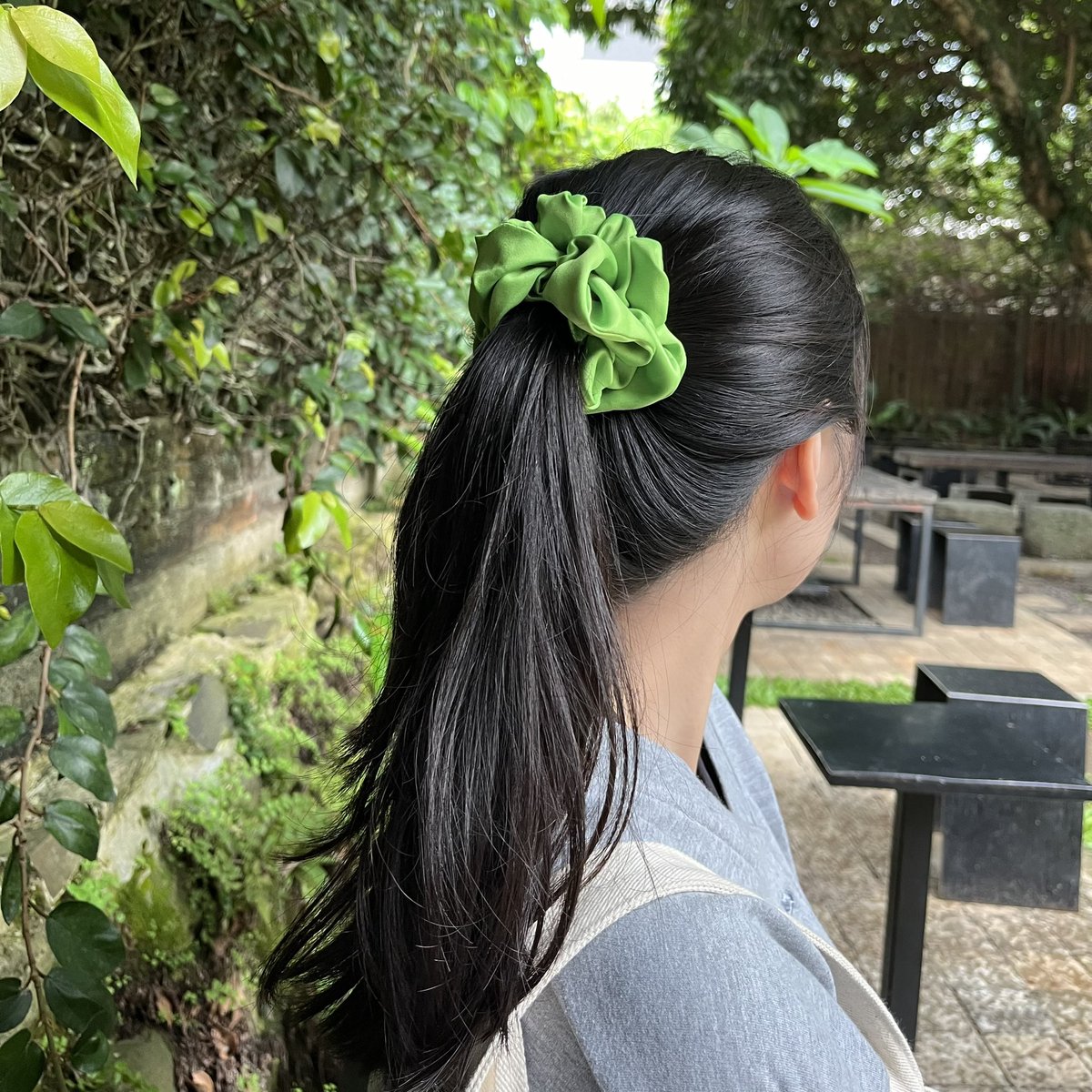 forever_hesaid's tweet photo. hiii guys, karena mama ku tahu ak suka bgt sm nct. beliau buatin aku scrunchie nct hihi! lucu bgt warnanya >< pas buat pernak pernik buat the unity nct 127 nanti. yg mau nanti ak kasih link shopee nya💚💚 https://t.co/7hJHYF06RG
