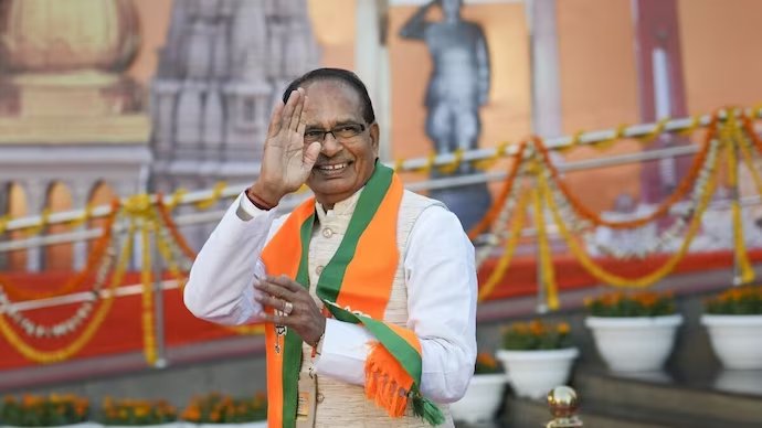 PawanPKJSP225's tweet photo. దేశ రాజకీయాల్లో నూతన చరిత్ర సృష్టిస్తున్న శివరాజ్ సింగ్ చౌహాన్. వరుసగా విజయం సాధించిన ఘనత.

2005, 2008, 2013, 2018, 2023లో ముఖ్యమంత్రిగా విజయ దుందుభి.

#ShivrajSinghChouhan #MPPolls #Modi https://t.co/uq2NDonTHV