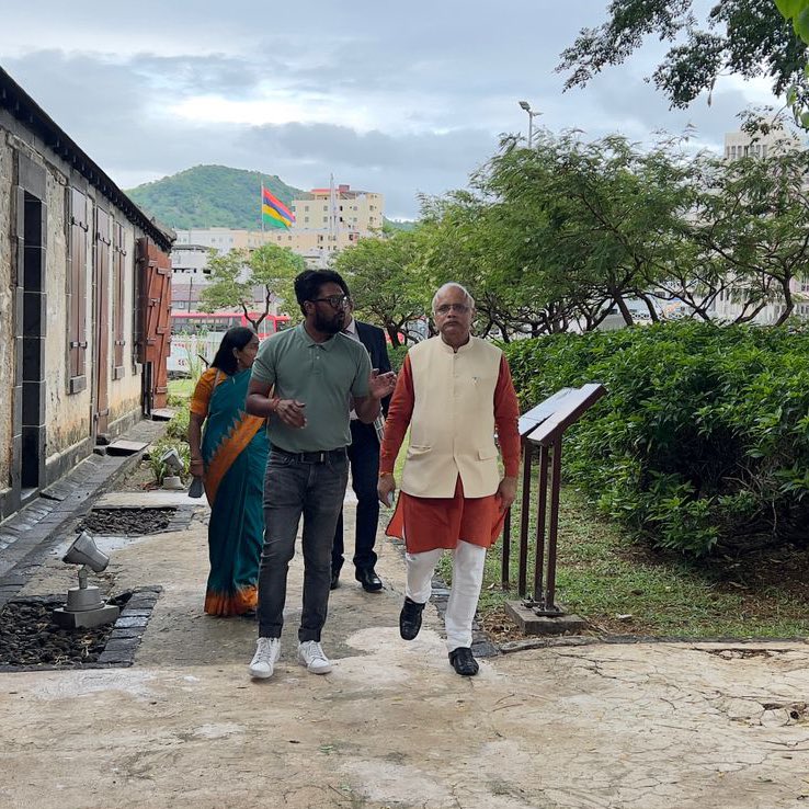 President, ICCR, Dr. @Vinay1011 , visited the Aapravasi Ghat Trust Fund in Mauritius. A historic site with profound cultural significance, embodying the shared heritage between India and Mauritius.