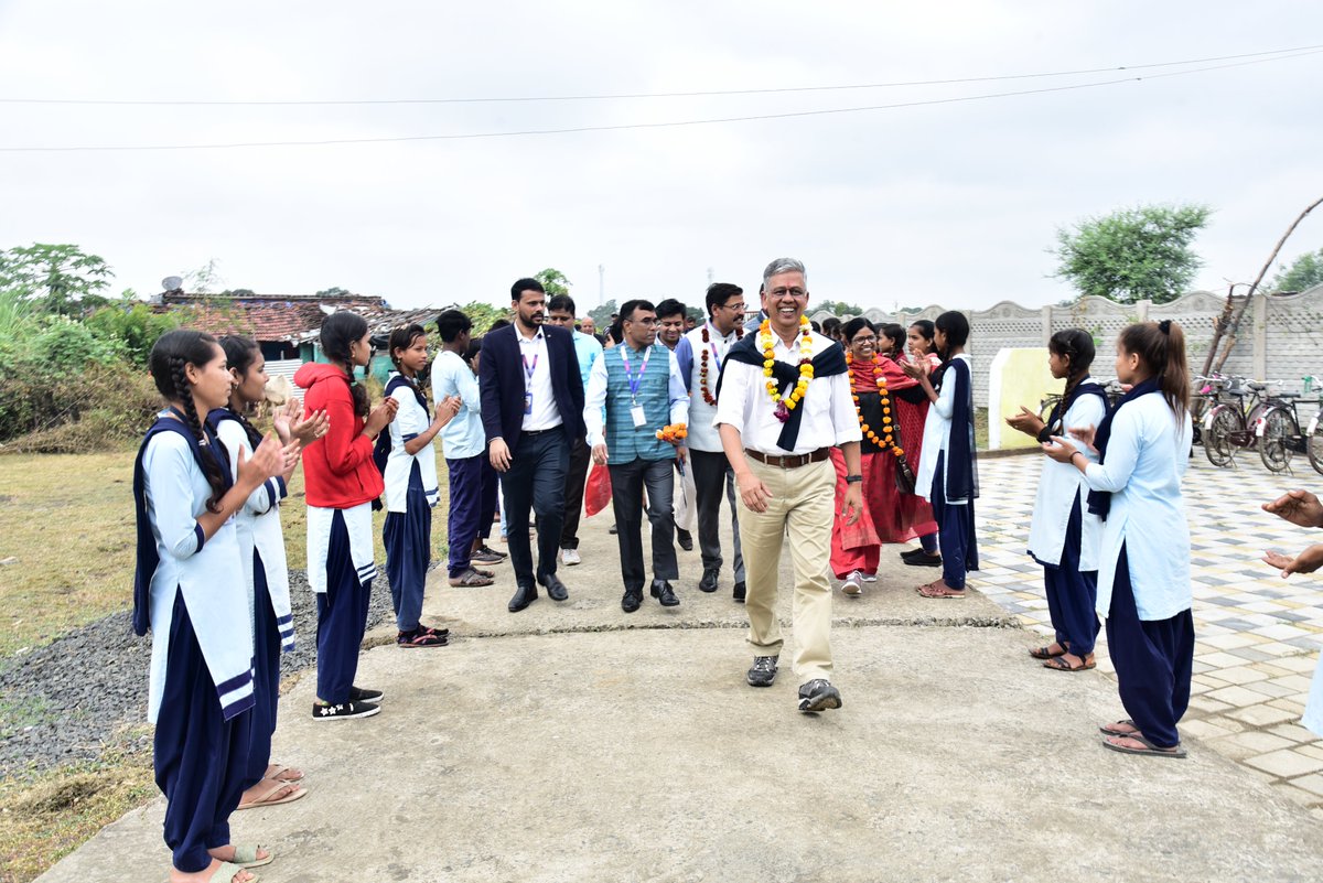 ASAIndia_1996's tweet photo. Bhagirath Watershed Development” Initiative, christened by Shri. Ashis Mondal, Trustee, ASA, as “Diesel Dalo-Talav Khodo” was inaugurated on December 1, 2023, in partnership with the SBI Foundation under their flagship SBI Gram Seva, an integrated rural development program. https://t.co/yxX38ZQY5M