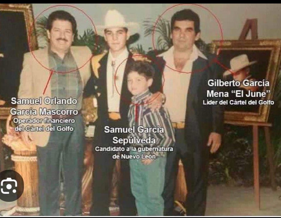 melirosh's tweet photo. @samuel_garcias Inmamables sobre todo el
#FosforitoFifi
#Esquiro https://t.co/tRr32J0v7t