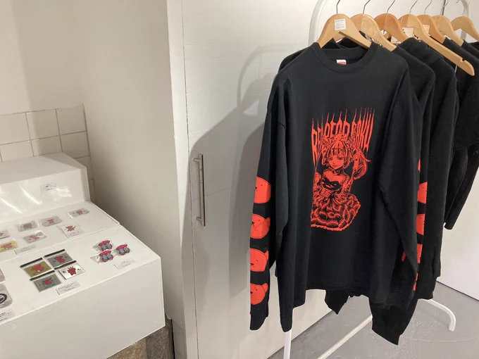 雪駄の個展【RED BEAR BAKU】が、 新御徒町のmograg gallery にてスタートいたしました 今回は新作のアナログ作品を中心に、鬼娘ANTI-GIRLSや筆字作品、新作アパレルとステッカーやピンバッジなどのグッズもありますので、ぜひ遊びに来てください。 お待ちしています!  #REDBEARBAKU #赤クマのれふ #れふ #雪駄字 #くま #テディベア #くますたぐらむ #redcubbearref #teddy #teddybear #plushies #mograg #mograggallery #art #lowbrow #lowbrowart #illustration