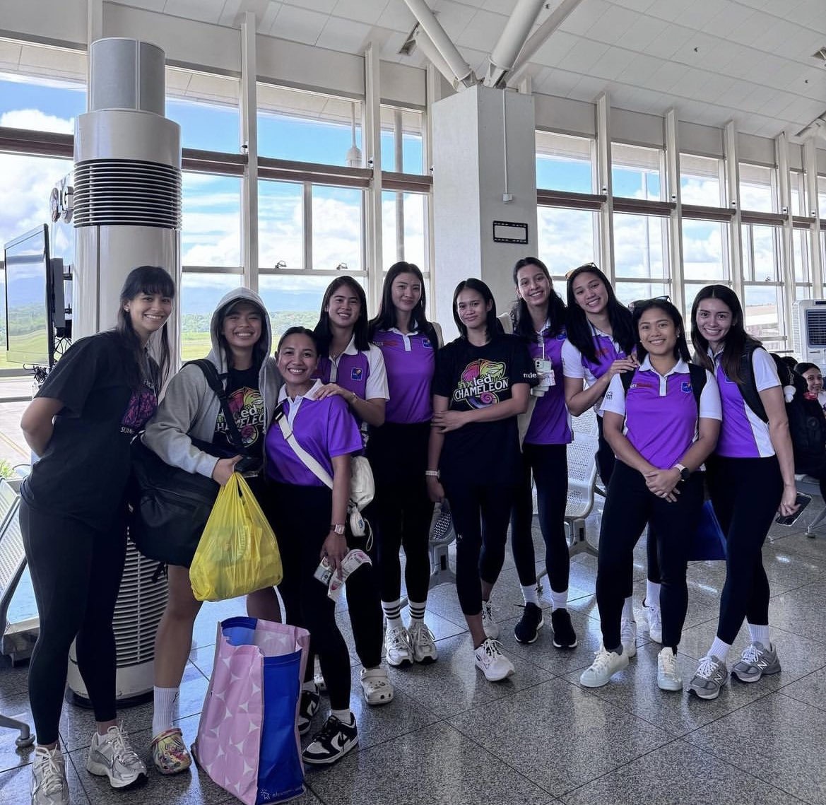 CheeseMosssa's tweet photo. Di lang pala Choco Mucho nasa Iloilo, nandito din ang Ateneo🤍💙💜
#ladyeagles #titanpride #cmft #wongpong #delewong #jhobea #bossd #katol #madzilla #ateden https://t.co/LVByyhPfiA