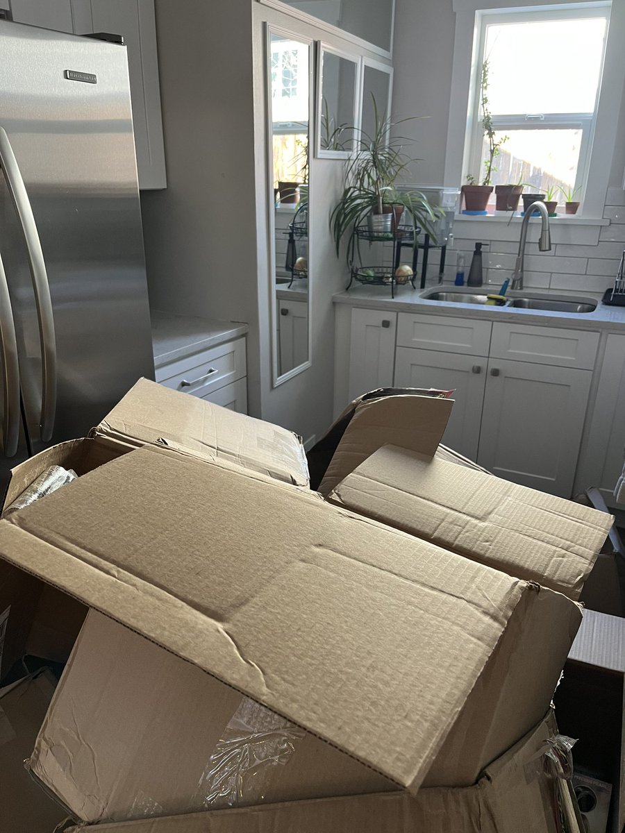 boxes and inventory have started to overtake every room. looking forward to doing some damage during the Dec 5th - 15th high season. it'll be nice to reclaim the house again (: