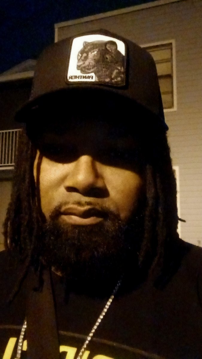 PerricoRey's tweet image. Me without glasses... #NotLikeNobody #WealthyBum #VampireLyfe