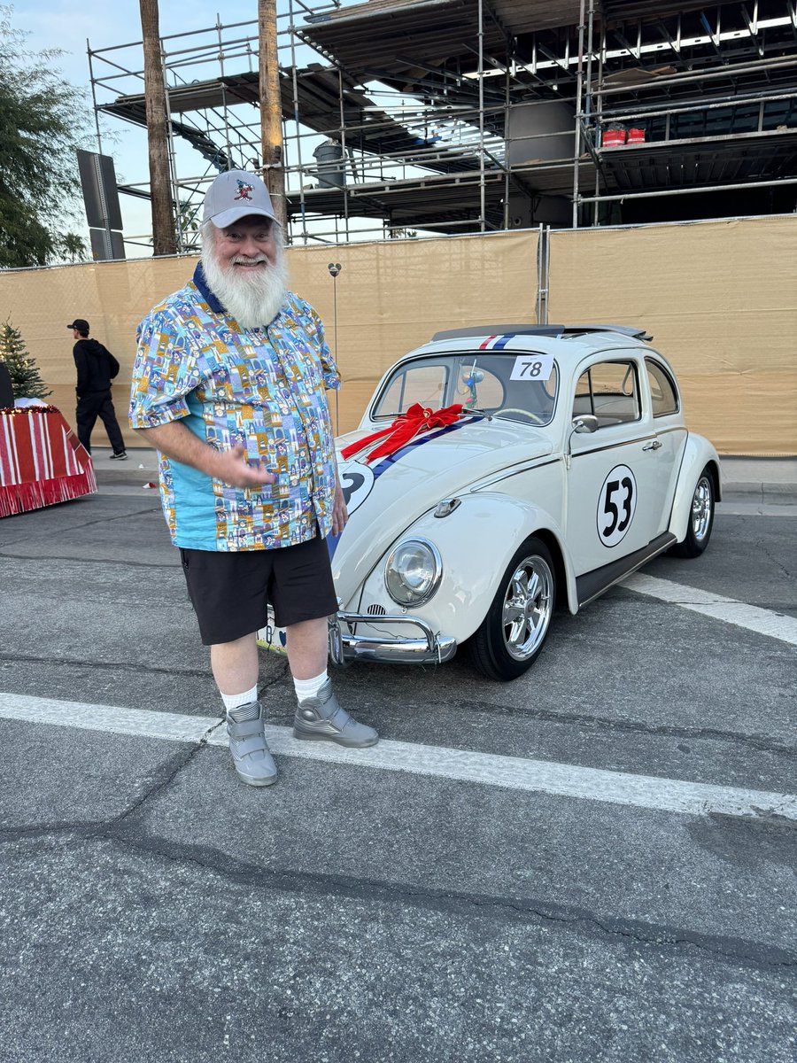 Just_Ask_Paul's tweet image. Rolling side-by-side with Herbie the Love ❤️ Bug tonight for the 31st Annual Festival of Lights Parade Weekend #funtimes #paradefun #moviecars #starcars #jpmp #jurassicjeep88 #nbcpalmsprings #ocho #jp88 #merrychristmas #herbie #lovebug #airmuseum #palmsprings