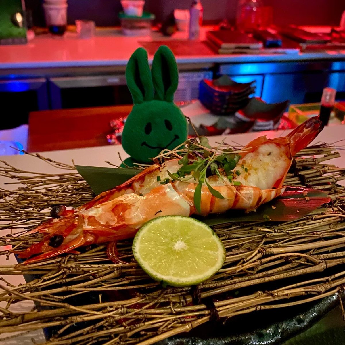 greenietravels's tweet image. “Just pinch and pull it out!”
#thatswhatshesaid
#itwasthatkindofparty
.
.
.
#trustbae #trustbaenyc #omakase #asianfusion #sushi #nigiri #udon #foiegras #uni #cocktails #ftsmash #whiskeycocktail #calamansisour #vodkacocktail #sake #nyceats