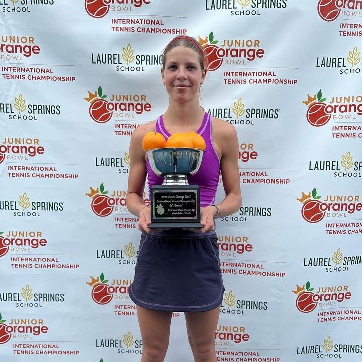 At the end of 2022 Hannah Klugman 🇬🇧 was the runner up at the u14 Orange Bowl (pictured) In 2023 the 14 year old wins the u18 Orange Bowl tournament defeating Tyra Grant 🇺🇸 6-3 6-3 Amazing Progress! 👏 👏 👏 Congrats Hannah, what a talent!