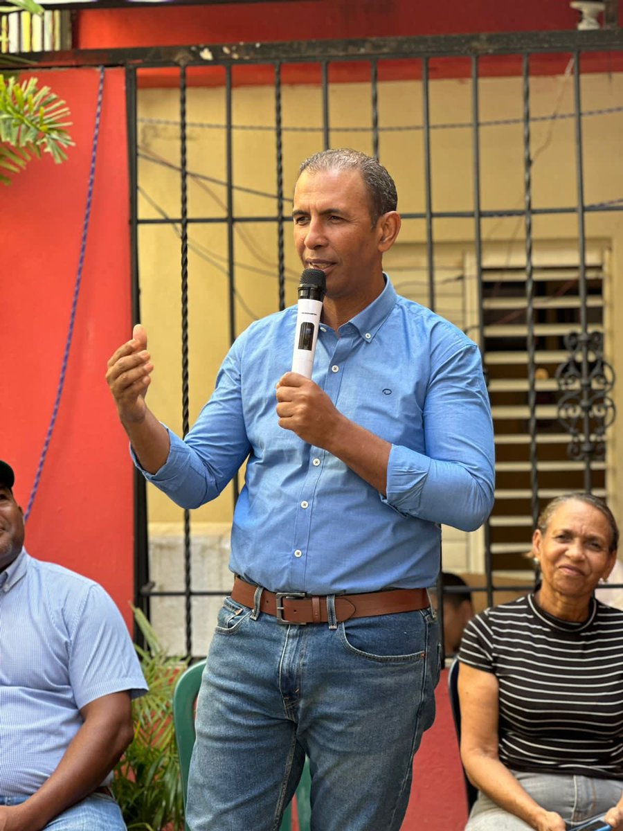 Hoy, en Pantoja, nos encontramos con importantes dirigentes de la zona, discutieron estrategias sobre el futuro de dicha comunidad con <a href="/DomingoCG1/">Domingo Contreras</a>.  Afloraron ideas y soluciones a tomar a partir de 2024.

 #DomingoMiAlcalde #JuntosPorLaCapital