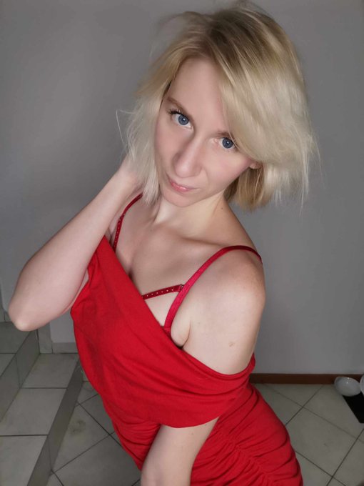 On est parti pour un live cuisine, vous pensez r&eacute;ussir &agrave; me faire enlever ma robe? https://t.co/gXwL0tO76Z<a href="/tag/cam4"class="tags"><span>#cam4</span></a><a href="/tag/cam4glam"class="tags"><span>#cam4glam</span></a>