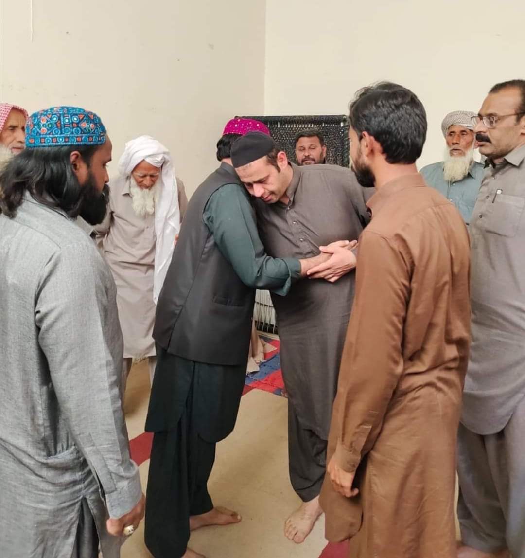 KhetranPP214's tweet photo. سردار محبوب خان کھیتران (امیدوار PP-214 MPA) کی PP-214 آرجوائن شریف آمد, حاجی اسلم گجر کی اہیلہ کی وفات پر فاتحہ خوانی کی-
#PP214
@MaryamNSharif @betterpakistan @Marriyum_A @KhSaad_Rafique @AyazSadiq122 @akleghari @SenPervaizRd @TararAttaullah @KhawajaMAsif @HamzaSS @TallalPMLN https://t.co/yzPXINsqxN