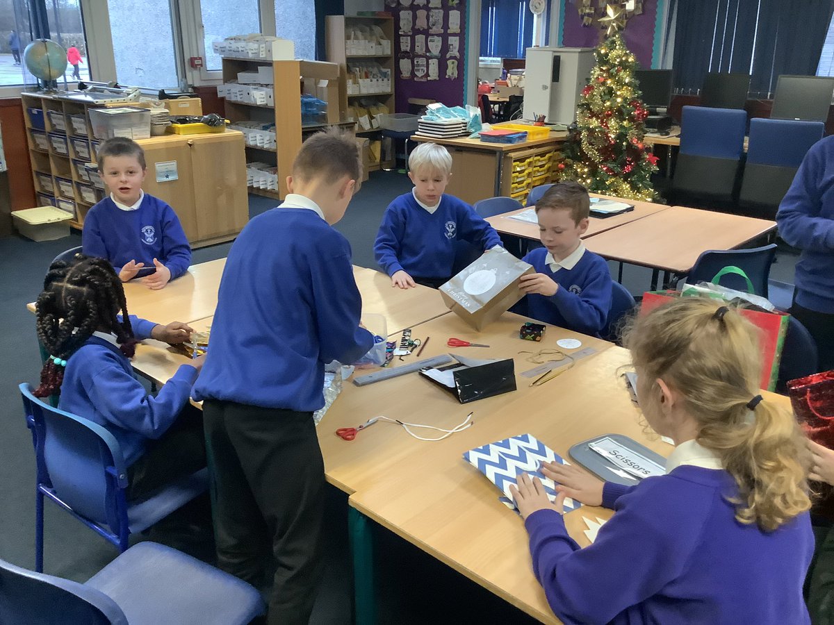 EcoCommitee's tweet photo. If anyone still has something to finish off, we will try to help them get this completed soon. It was a great team effort. Well done and thank you to all the children for coming along. @primaryandrew https://t.co/Wo8inSxGnE