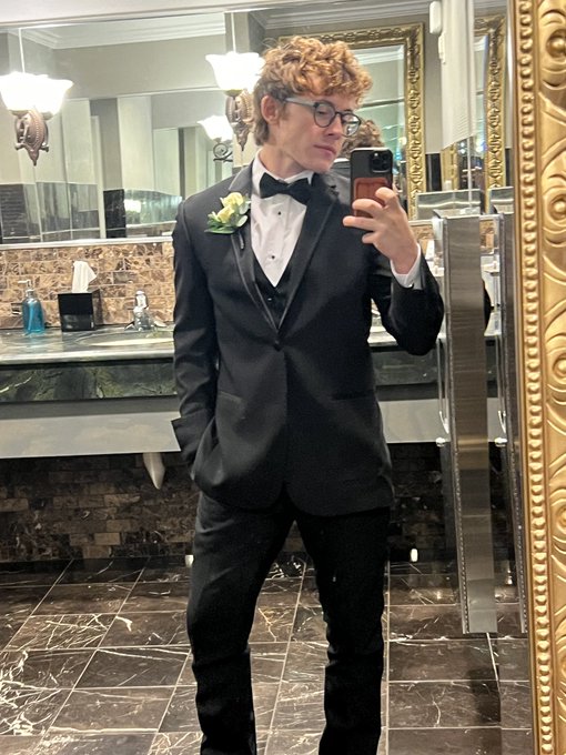 Tuxedo’s are fun https://t.co/RReXfcr0Bi