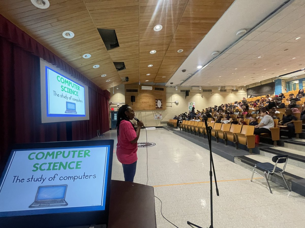 Today was the kick off for Computer Science Education Week! We learned how to sequence an algorithm! We’re excited to see everyone engaged in the Hour of Code throughout the week & look forward to doing more computer science activities. 👩‍💻🧑‍💻#HourofCode #CSEdWeek #computerscience