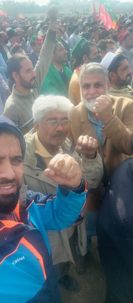 nawazBangash18's tweet photo. کوھاٹ
ورکر کنونشن میں بنگش اپنے دوستوں کے ساتھ
پی ٹی آئی ایک جنون کا نام ہے https://t.co/23osnPVIt7