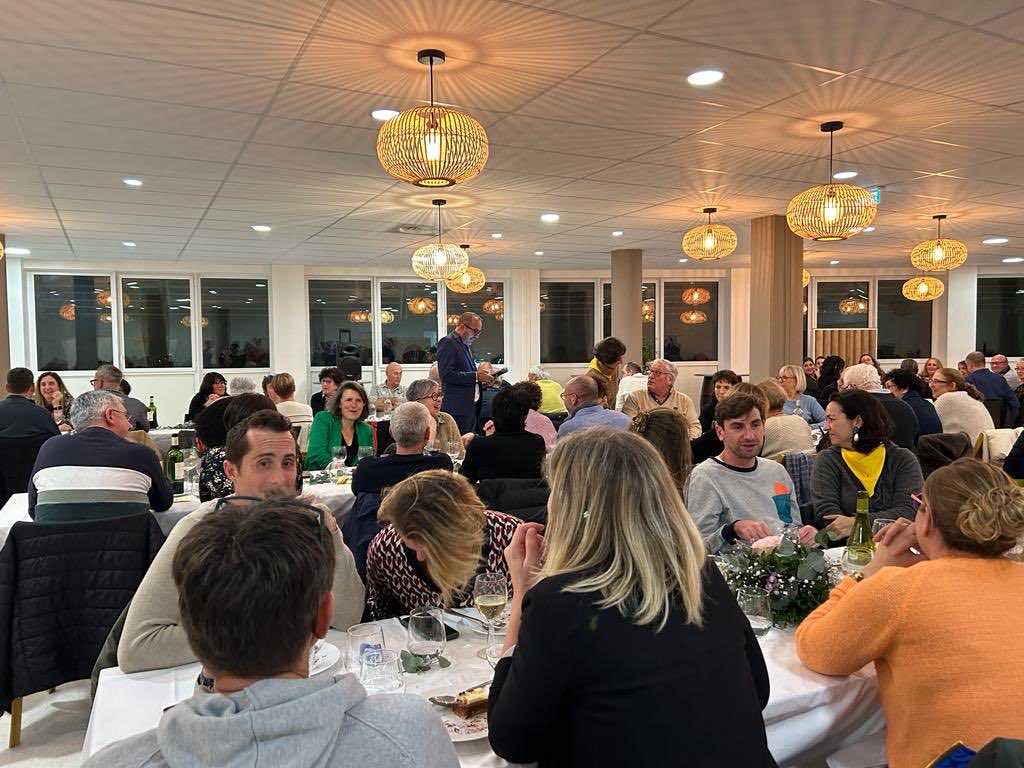 Magnifique soirée du ⁦<a href="/Telethon_France/">AFM-Téléthon</a>⁩ ⁦@VilleDeBidart⁩ au lycée pour Timothée et tous ses amis 120 convives. 👏 aux élèves et aux enseignants pour leur implication ⁦<a href="/dsden64/">DSDEN64</a>⁩ ⁦<a href="/AcBordeaux/">Académie de Bordeaux</a>⁩ ⁦@emiliedutoya1⁩