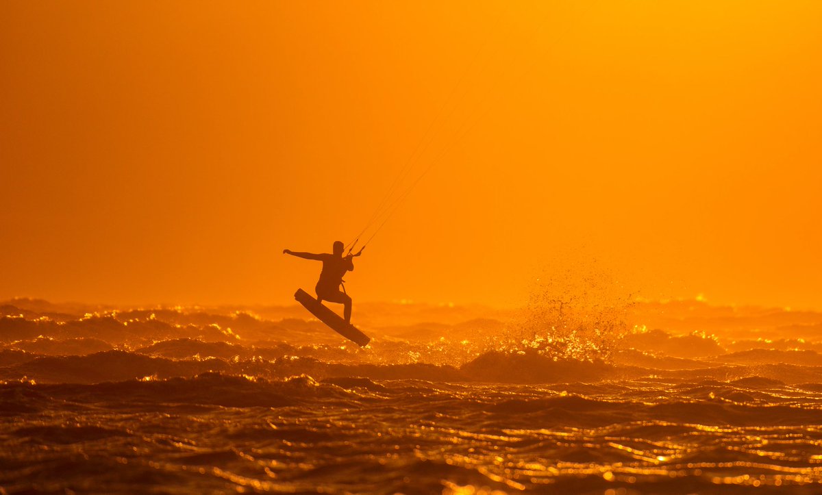 NFTographic's tweet photo. Horizons to die for. @marksmcneill’s images bring sun-kissed action, aqua tranquility and starlit nights straight from lens to screen. Magical. https://t.co/tkiAXs0REy #nftphotoreview #nftphotography #nftcollector #nft #nftcommunity https://t.co/K5y3AySrys