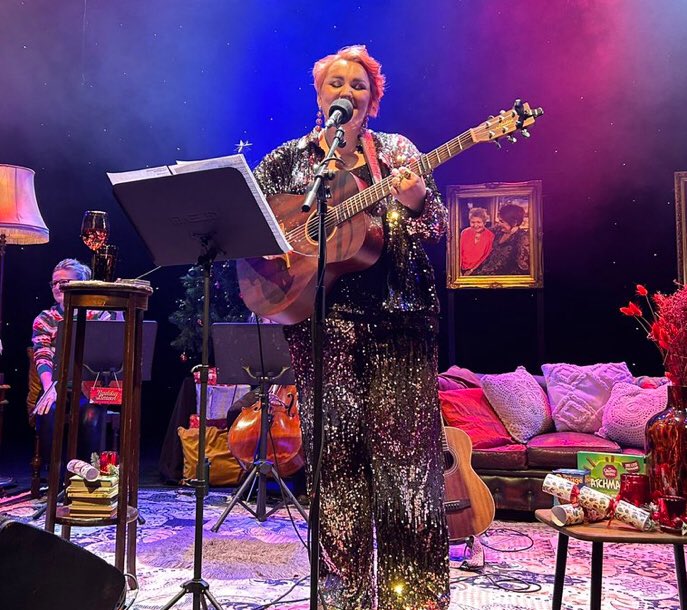 Lizredhair's tweet photo. Total Kudos to @BronwenLewis_  for a slice of Christmas Heaven at @GwynHall last night. She hit that sweet spot between homely warmth and humour, and musical brilliance and shone so brightly. A total privilege to be present. What a gift to everyone there. Happy Christmas Bronwen. https://t.co/q0b2zuiept