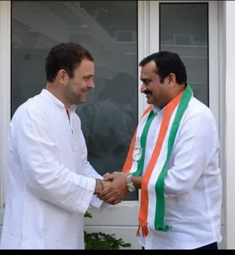 ganeshbandla's tweet photo. With ⁦@RahulGandhi⁩ sir 🙏🏻 https://t.co/Iphw5K19Nx