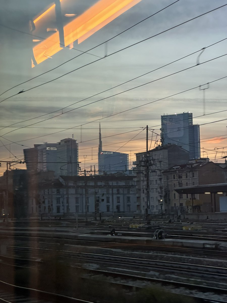 docsanga's tweet photo. En route to Pisa for two days of E-CPR teaching with @fabiodoc64 @paternoster_g and #pietrobertini
#ECLS #ECMO #ECPR #resuscitation #CPR #cardiacarrest #savelives #intensivecare https://t.co/oWbc6g4XX2