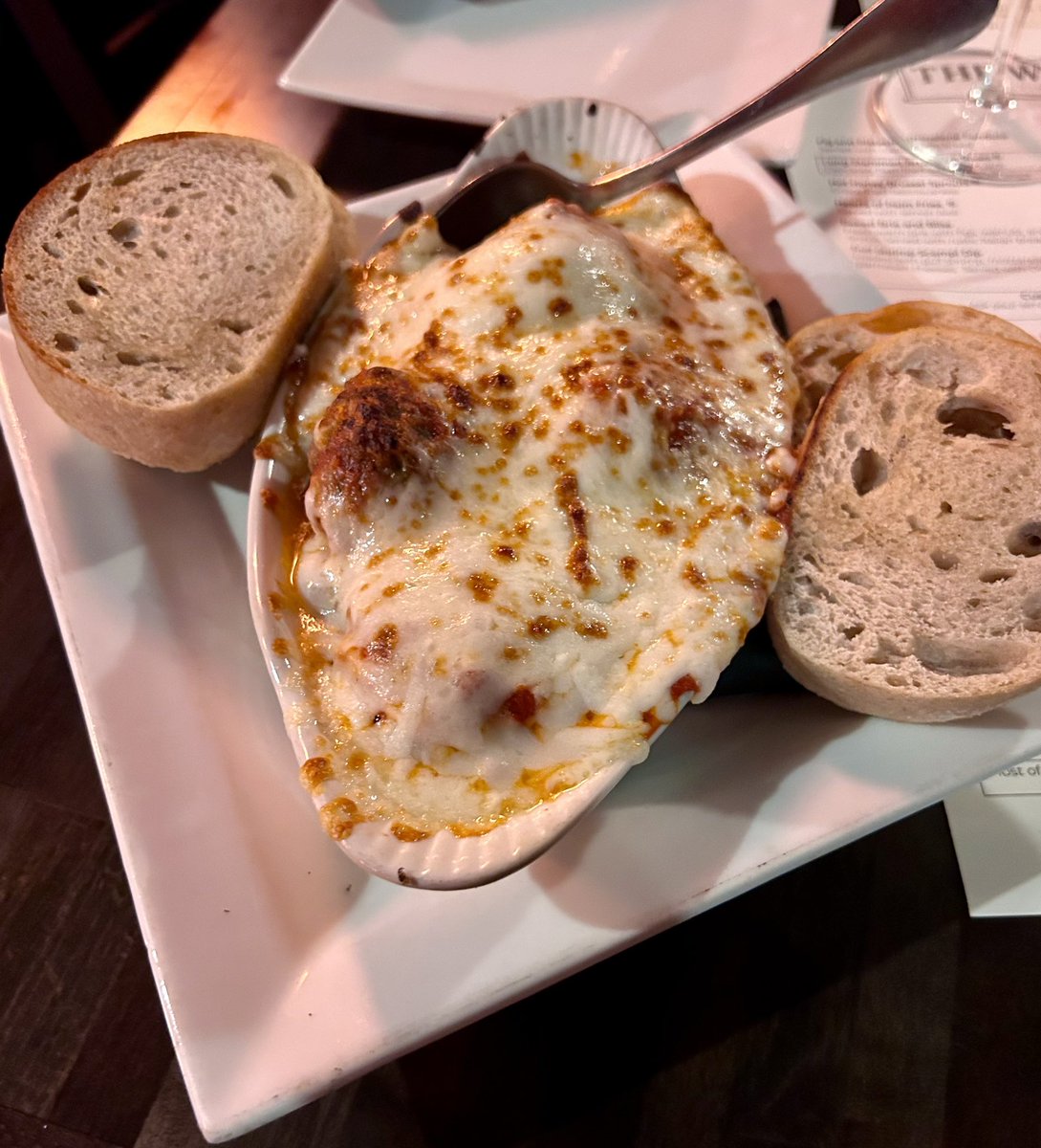 TonyCaridi's tweet image. Big shoutout to @VintnerValley -Wine Bar. Postgame meal with @3Guys__ Amazing meatball and sausage stuffed peppers covered in a blanket of cheese.  Short rib with pappardelle pasta and pearl onions. Phenomenal hot chocolate. This isn’t sponsored, we paid. It was fantastic.